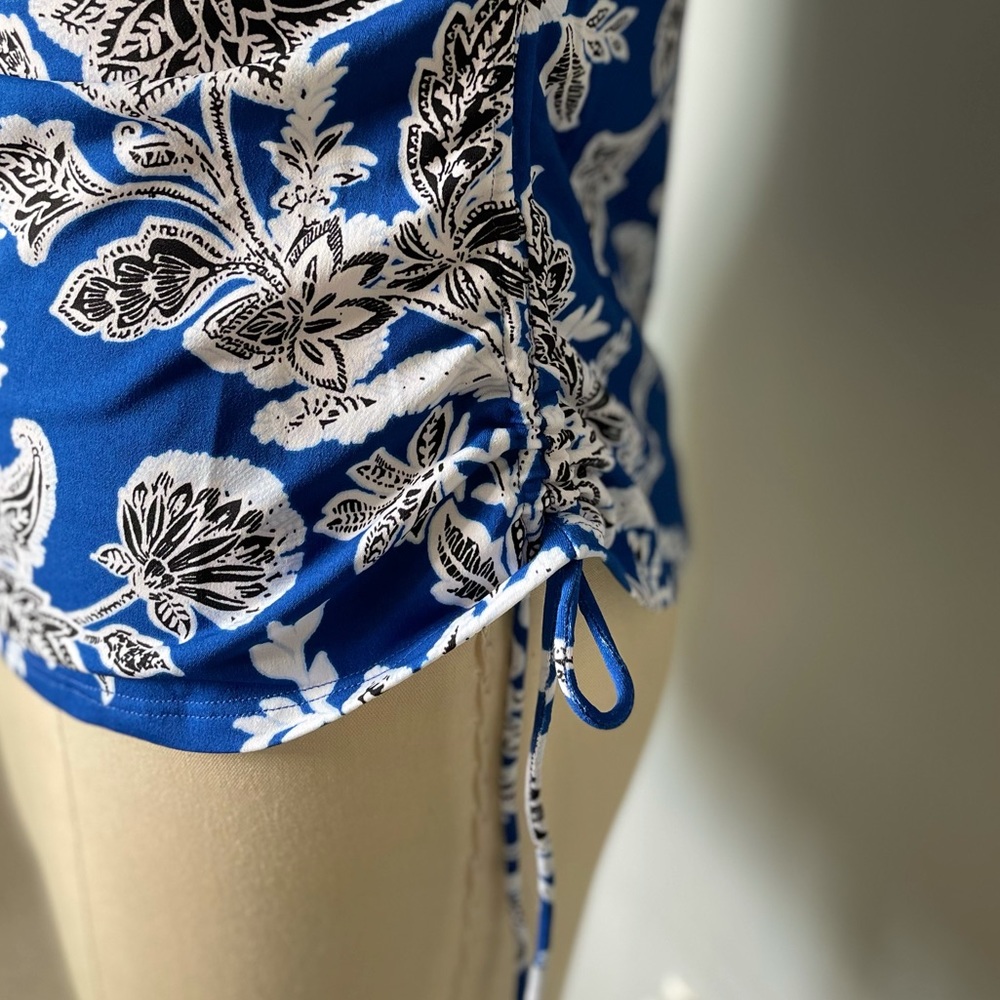 Vince Camuto Side Drawstring Floral Top - Picture 6 of 11